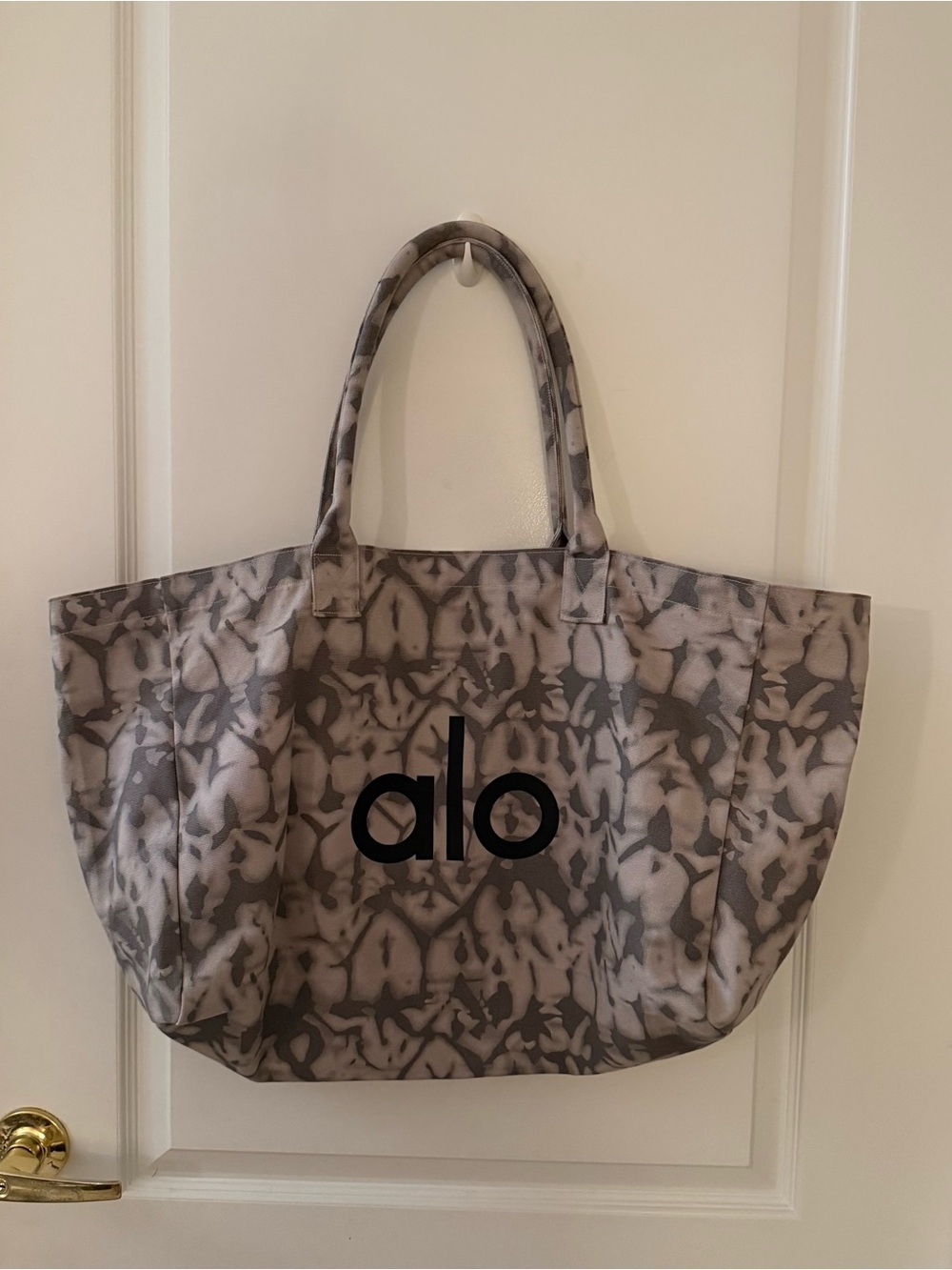 ALO YOGA Iconic Shopper Tote